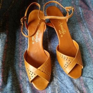 4 for $30!! Vintage Amalfi Caramel Leather Heels